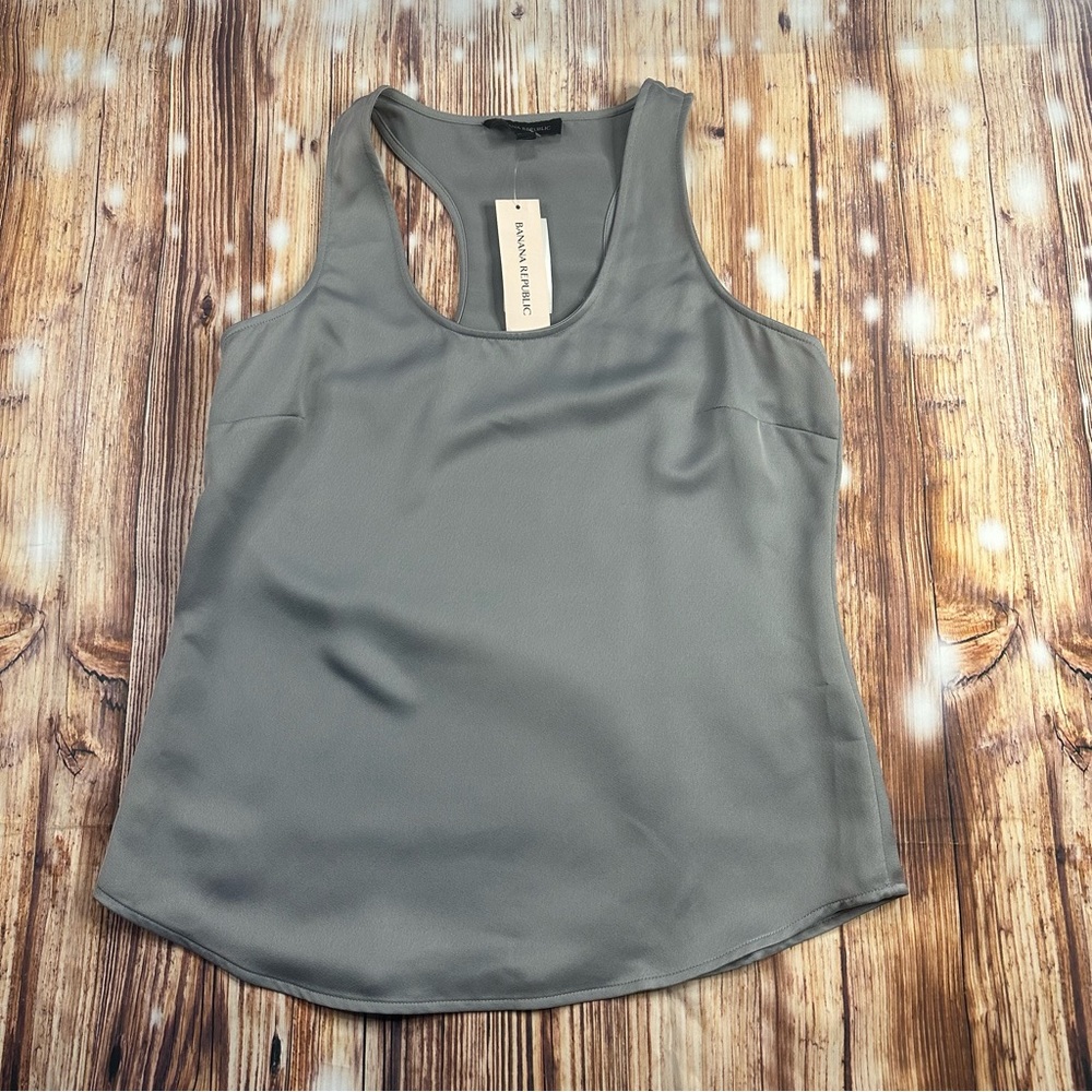 NWT Banana Republic Women’s Sleeves Top     Size Small Petite